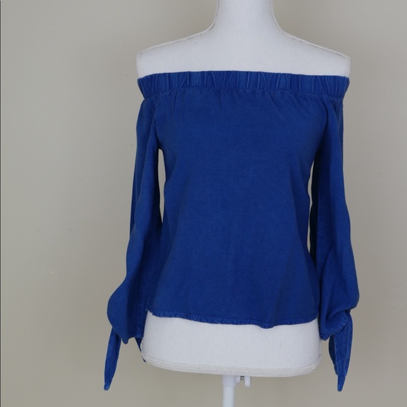 Style Envy Tops - 🔥3 for 20🔥 Off shoulder soft jeans blouse.